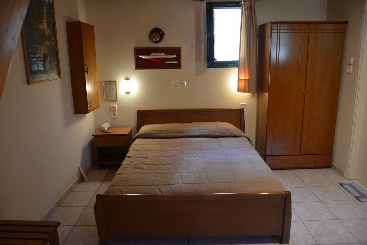 Aristotelis Apartments Frikes Bagian luar foto