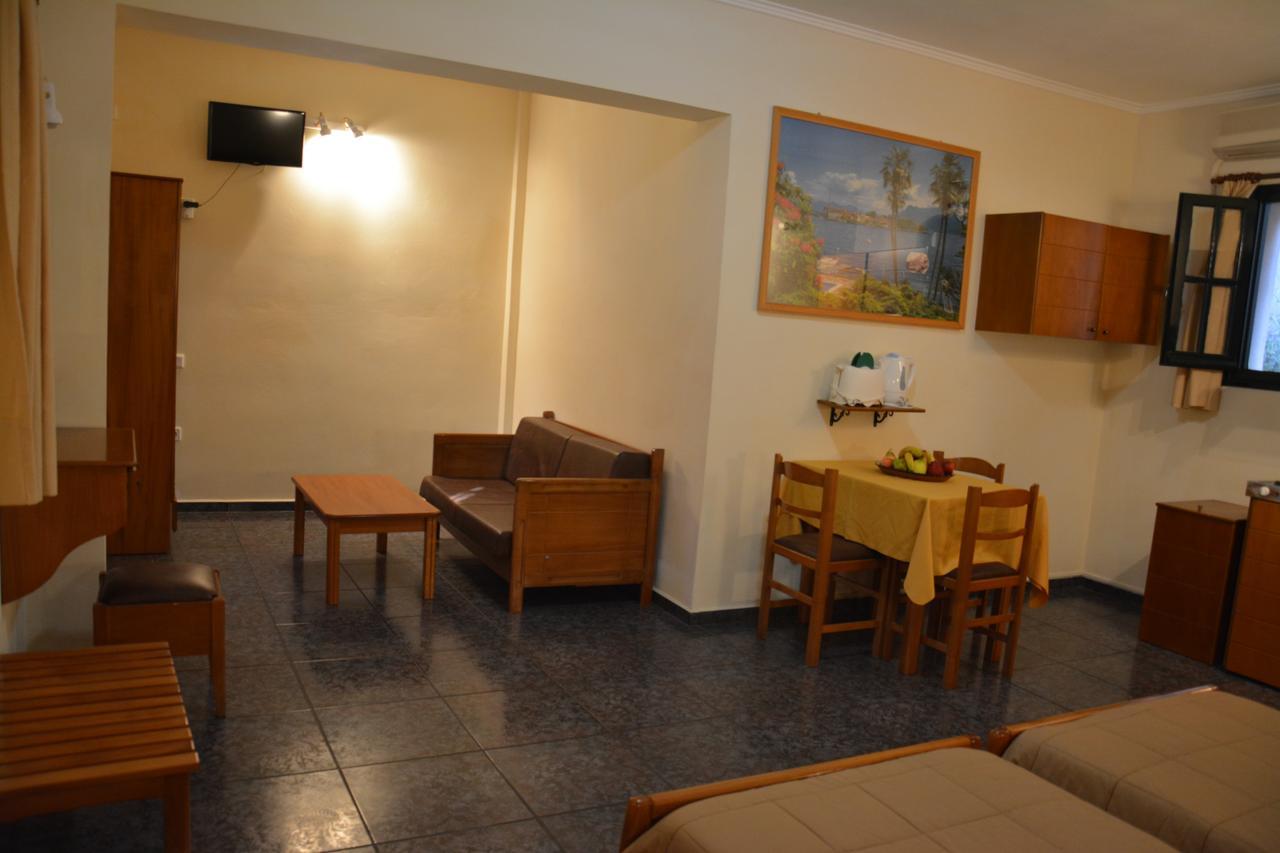 Aristotelis Apartments Frikes Bagian luar foto