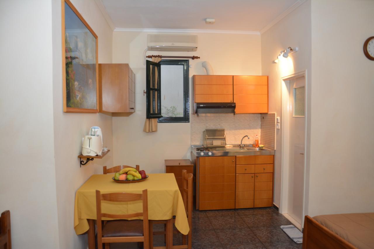 Aristotelis Apartments Frikes Bagian luar foto