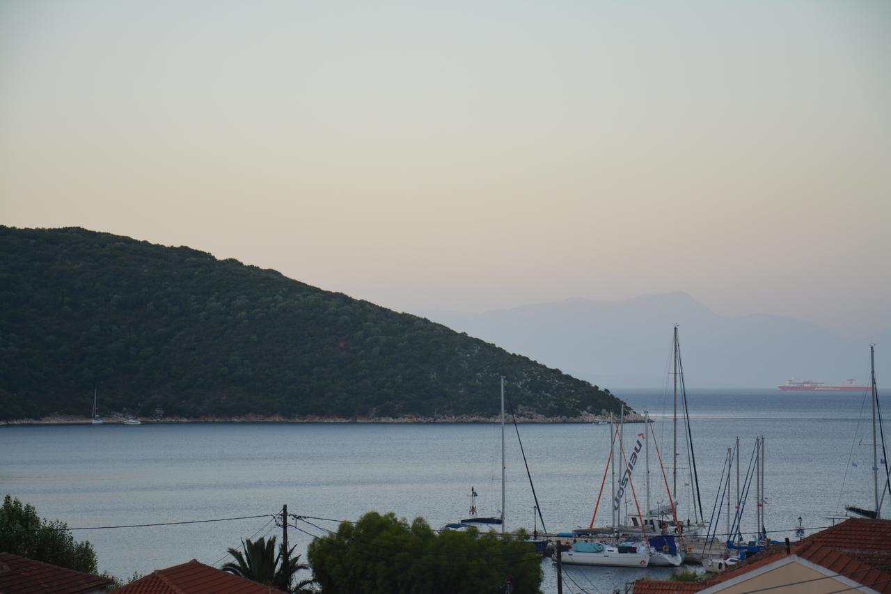 Aristotelis Apartments Frikes Bagian luar foto