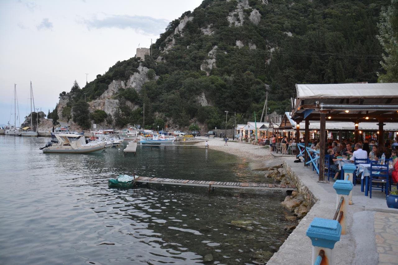 Aristotelis Apartments Frikes Bagian luar foto