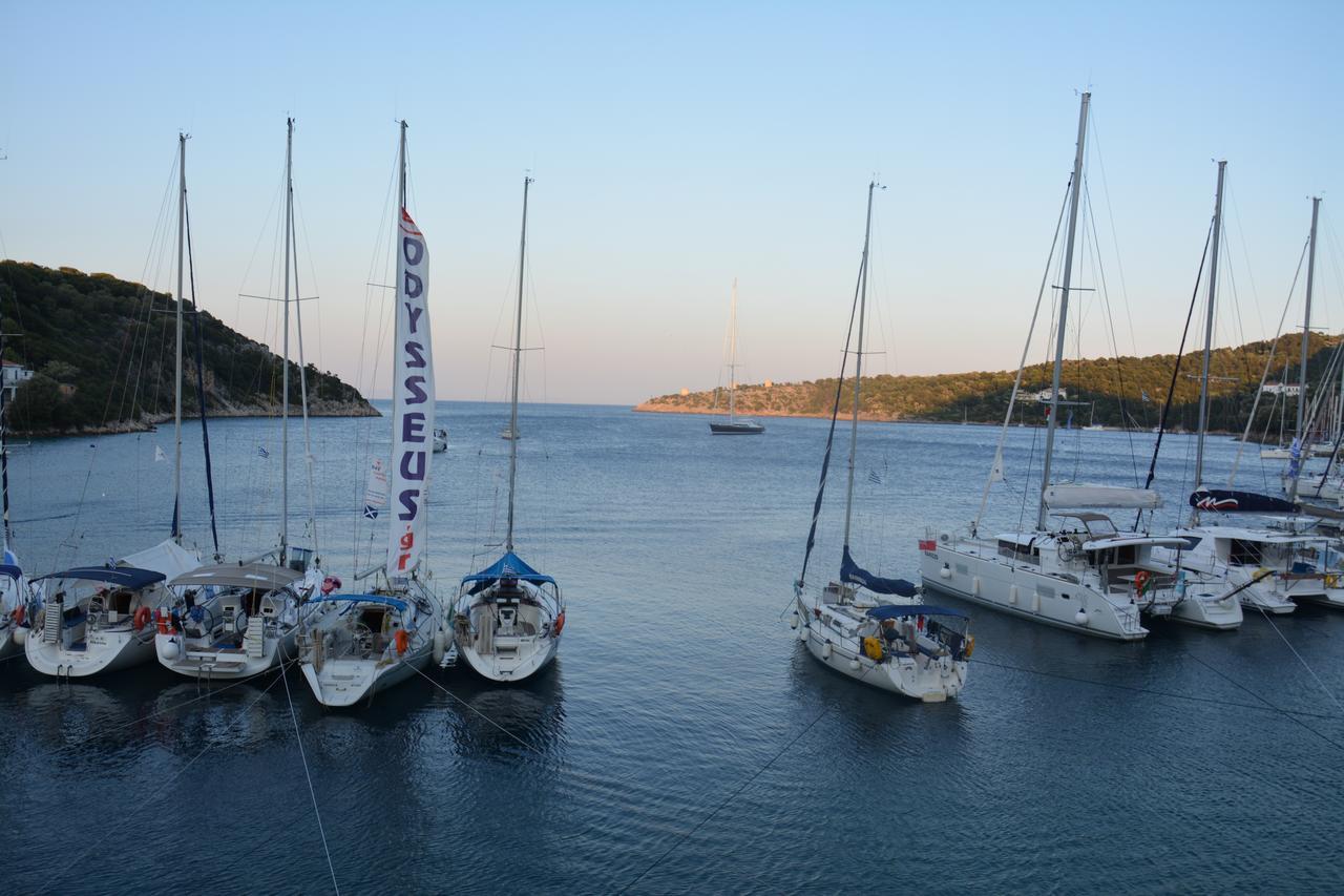 Aristotelis Apartments Frikes Bagian luar foto