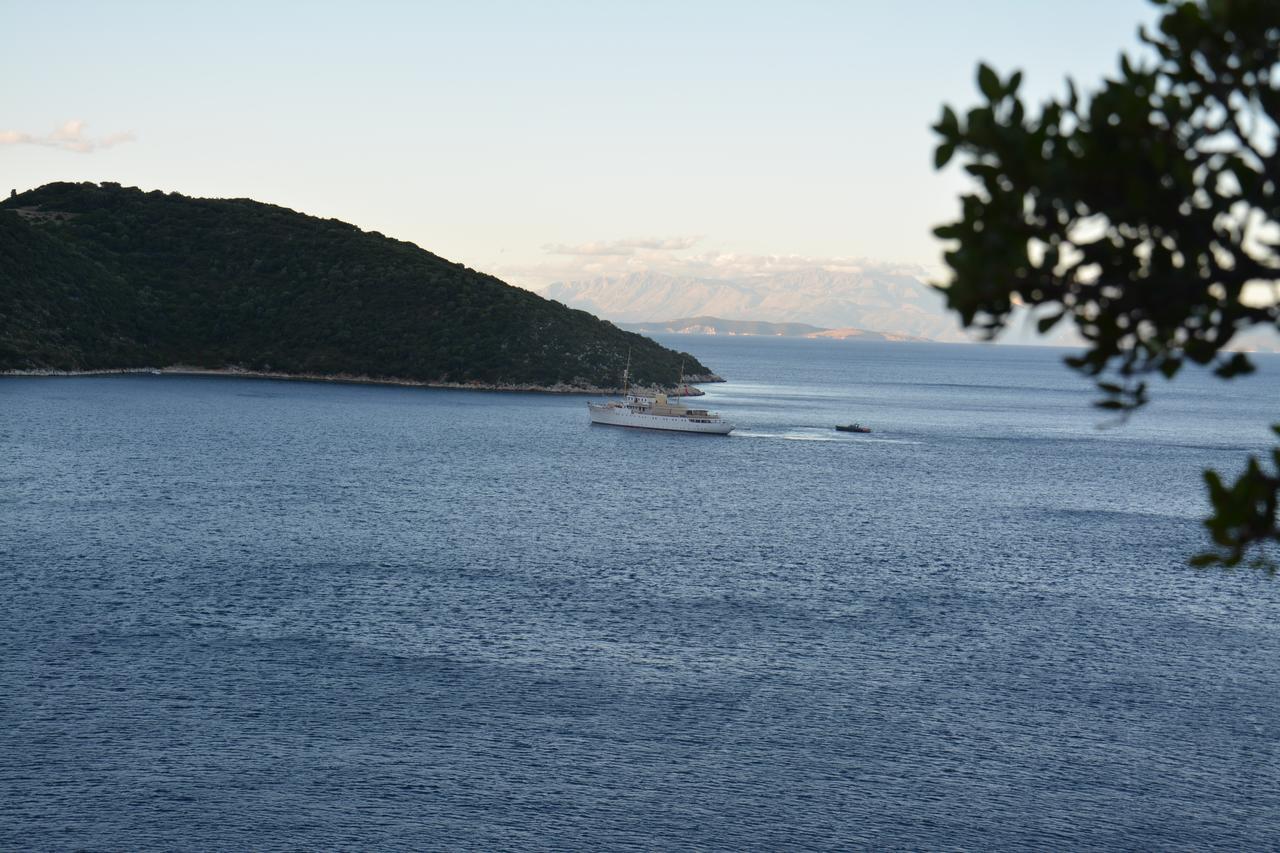 Aristotelis Apartments Frikes Bagian luar foto