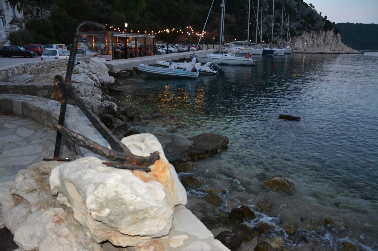 Aristotelis Apartments Frikes Bagian luar foto