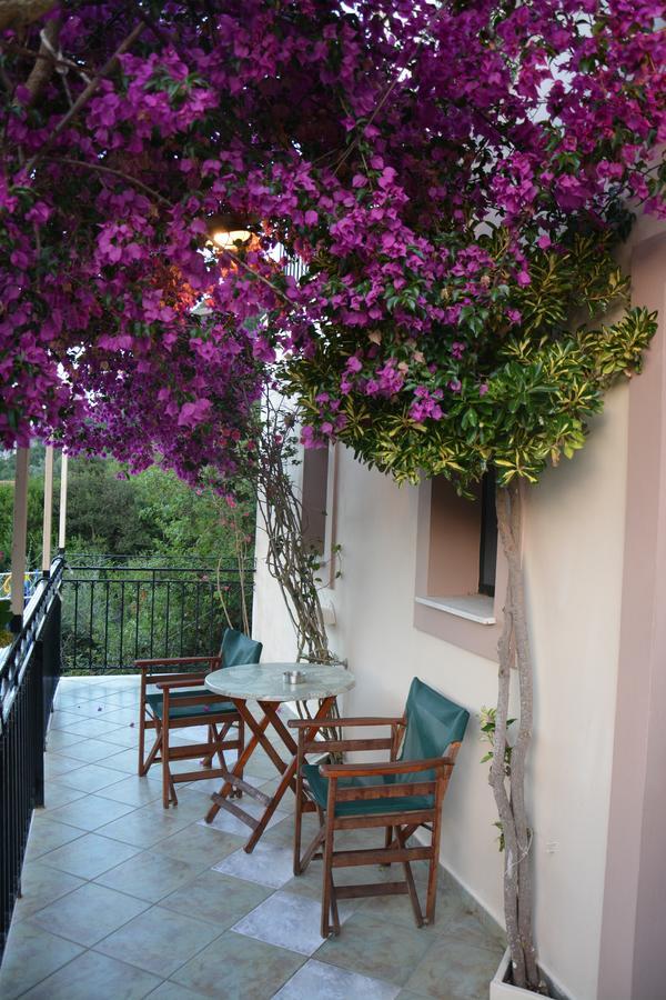 Aristotelis Apartments Frikes Bagian luar foto