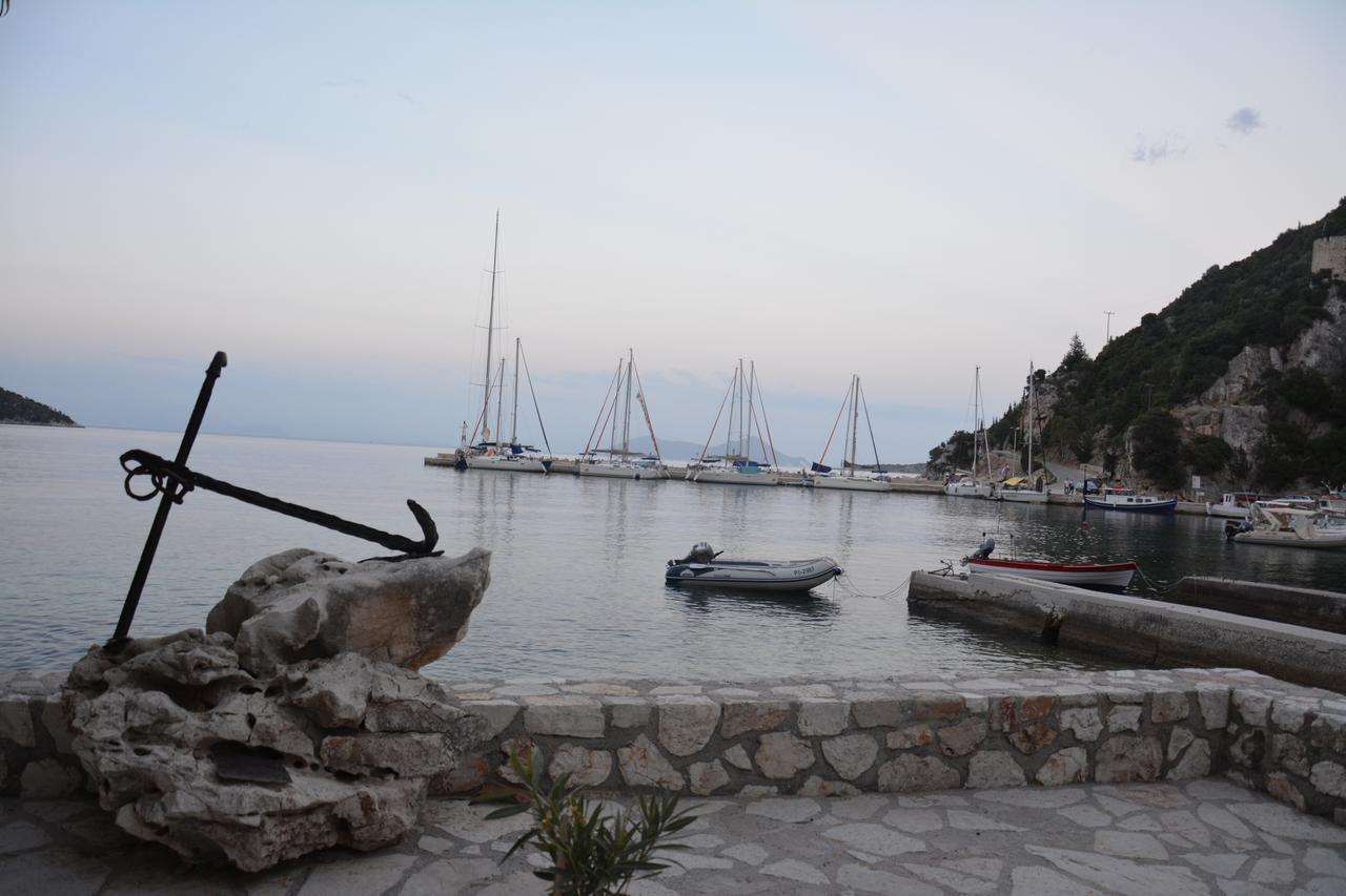 Aristotelis Apartments Frikes Bagian luar foto