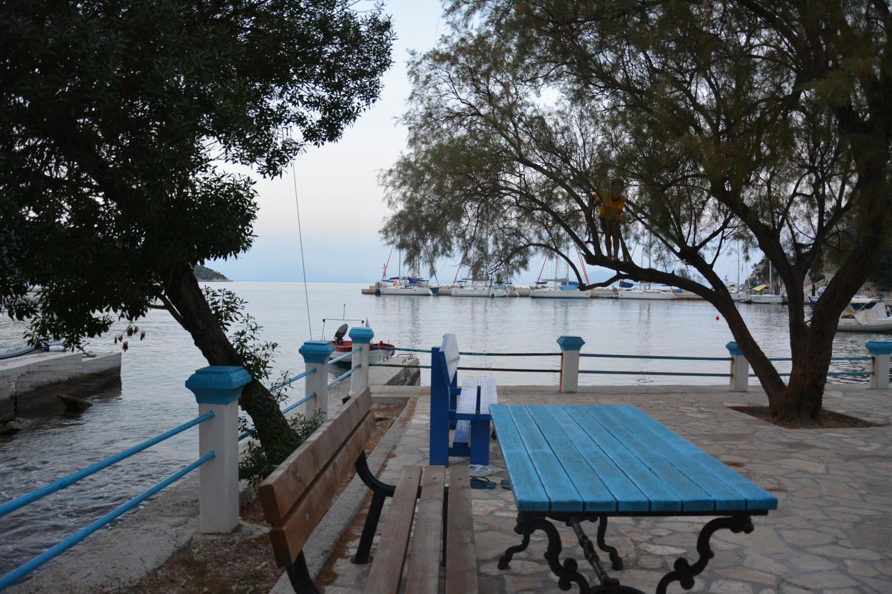 Aristotelis Apartments Frikes Bagian luar foto